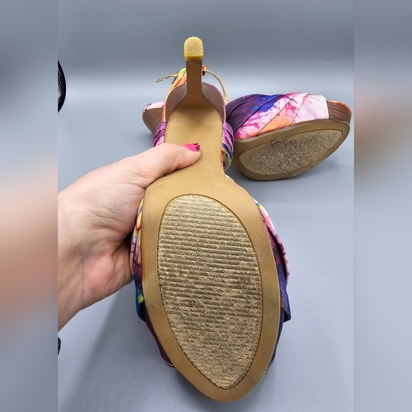 Apt9, Size 9, Strappy Platform Sandals - Picture 3 of 6